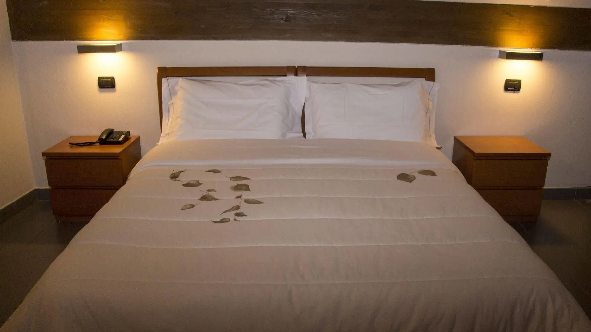 Parini Hotel
